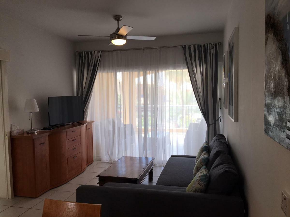 Limnaria Gardens - Modern 1 Bed, Walk To Beach & Shops Paphos Exterior photo